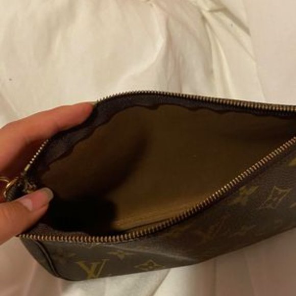 Authentic Louis Vuitton Pochette Accessoire - Picture 7 of 15